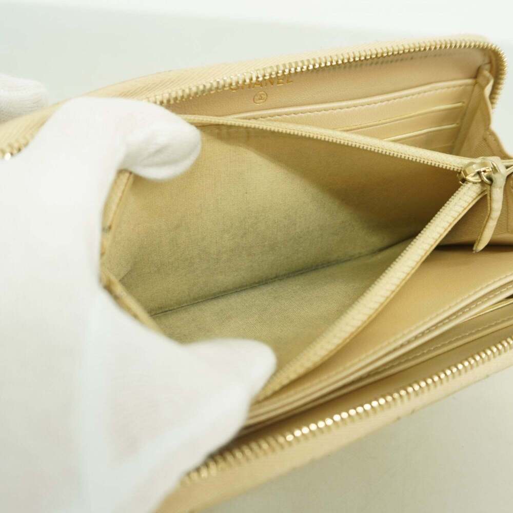 CHANEL Cream Lambskin Leather Wallet - Picture 9 of 11